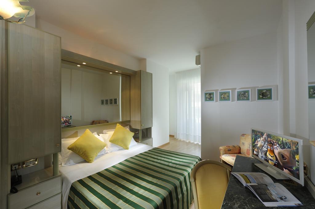 Hotel Montecarlo Bibione Zimmer foto